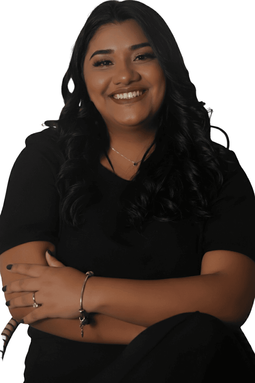 Vanessa Silva, fonoaudióloga sorridente em ambiente profissional